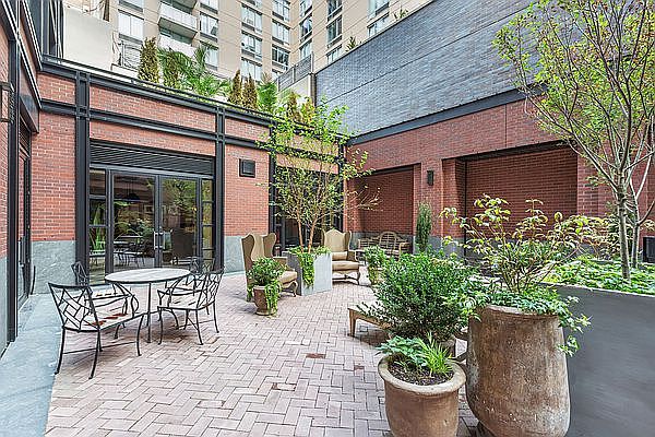 1st image of 261 W 25th St #4C