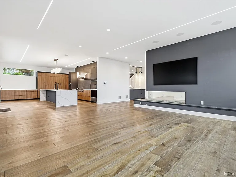 267 S Clermont St — Photo 11