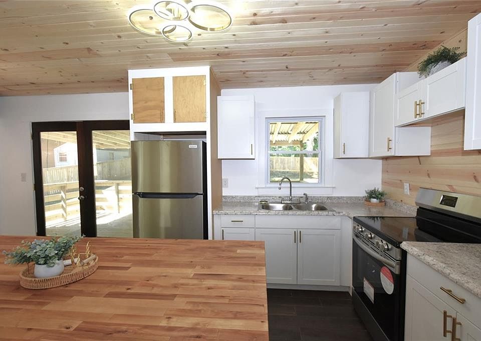 1st image of 2030 Sanders Dr