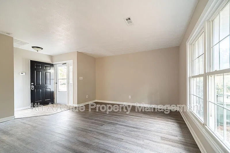 2 bed, 1.0 bath, $1,350 — Photo 4