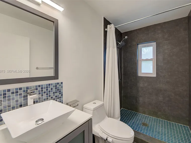 2441 Swanson Ave — Photo 24