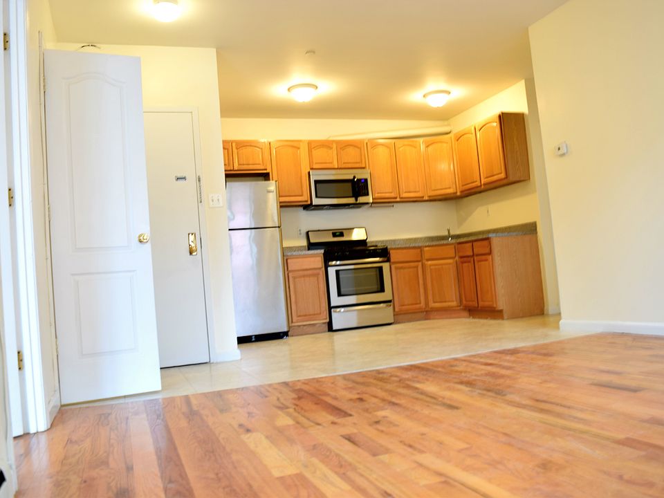 1st image of 257 15th St Ph 2X