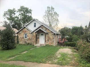 928 N Maple Ave, Mountain Grove, MO 65711