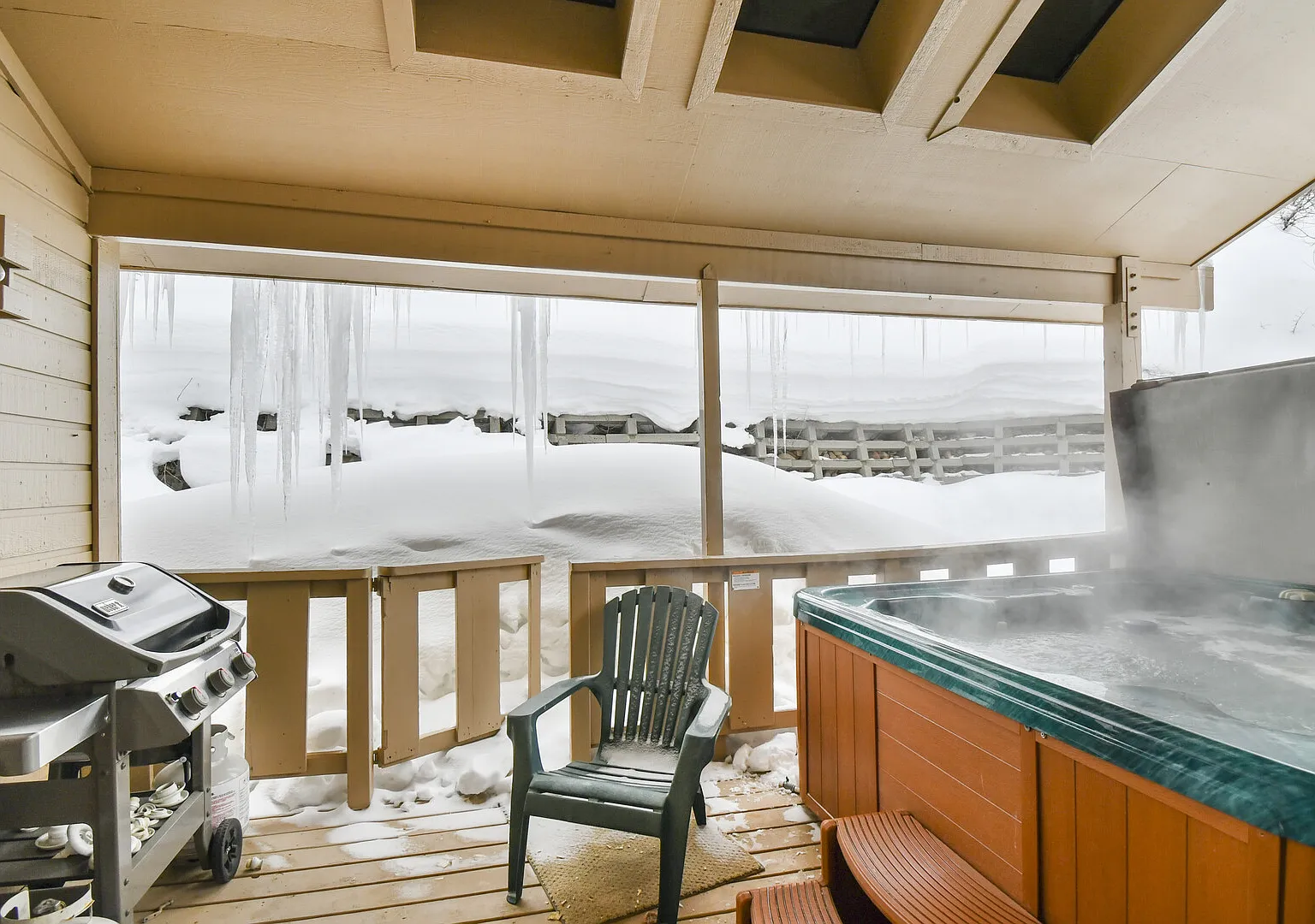 Walk to Skiing at Deer Valley, Private Hot Tub, Wood Burning — Photo 2