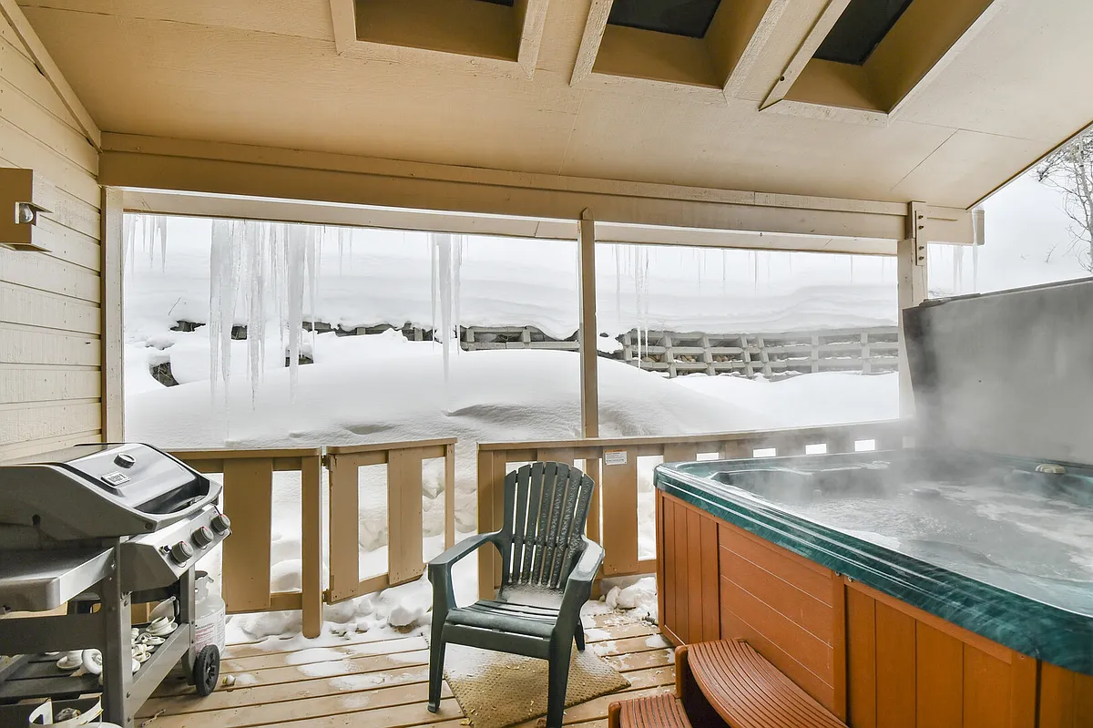 Building Photo - Deer Valley Dr S