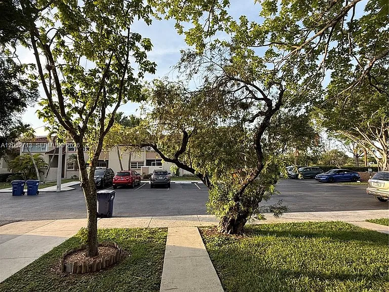 14293 Kendale Lakes Cir #14293 — Photo 3