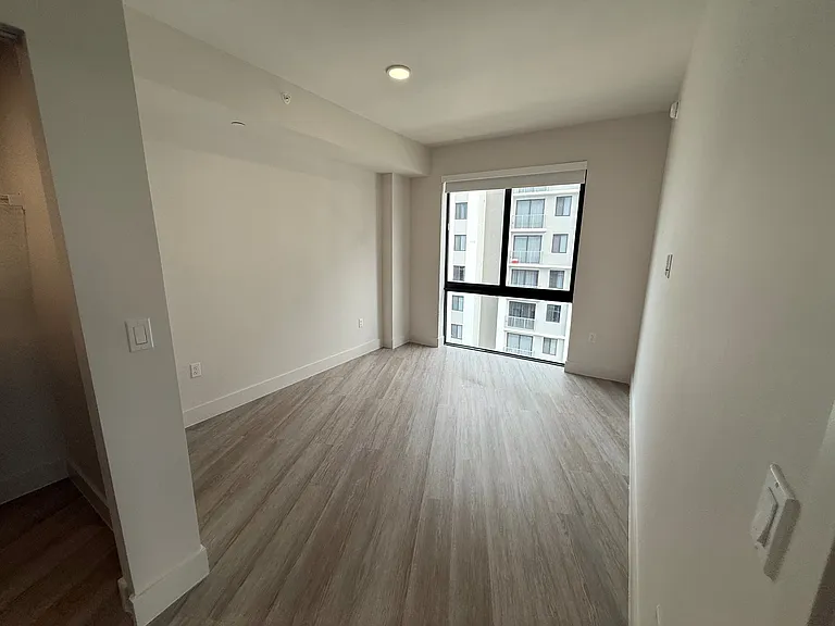 Bay Pointe Apartments — Photo 40