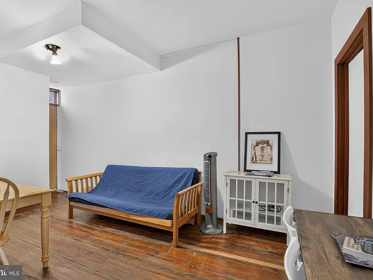 4107 Ludlow St — Photo 3