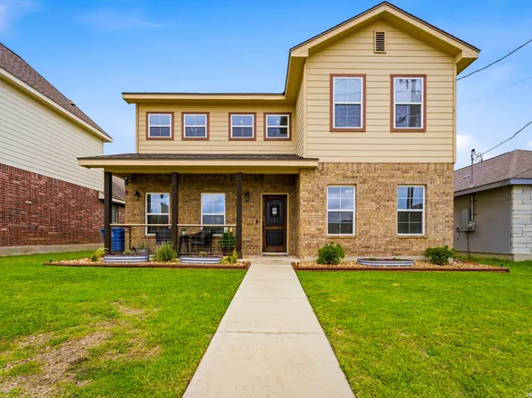 776 Crestview, Floresville, TX 78114