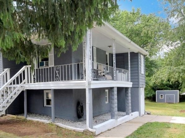 1004 Dominic St