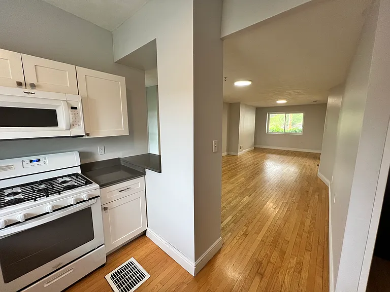 248 Plymouth St — Photo 5
