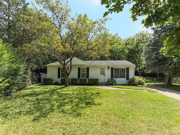 3rd image of 18 Jay Lee Ct