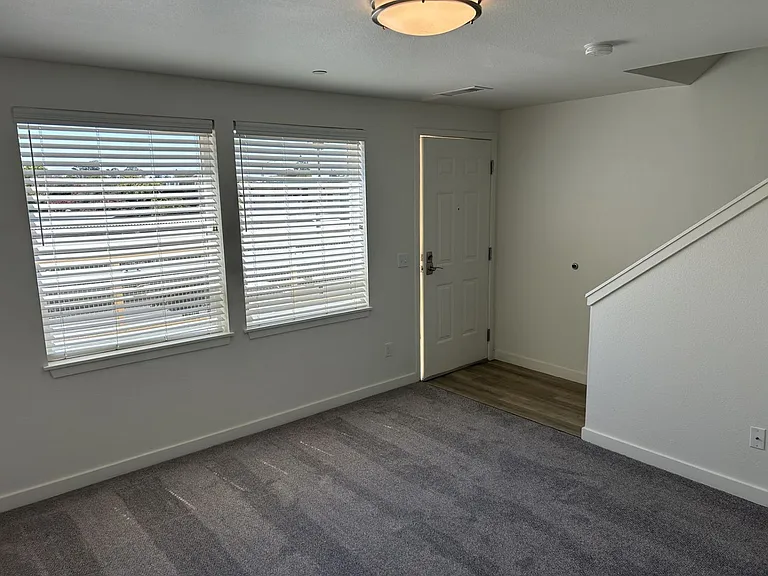 445 Southwest Blvd #14 — Photo 6