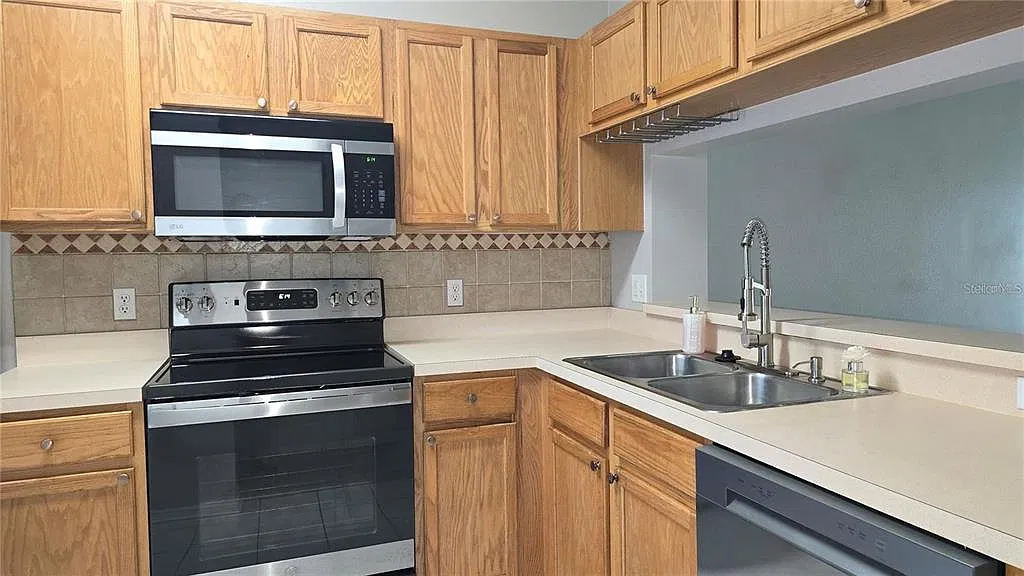 2 bed, 2.5 bath, 1080 sqft, $1,975 — Photo 2