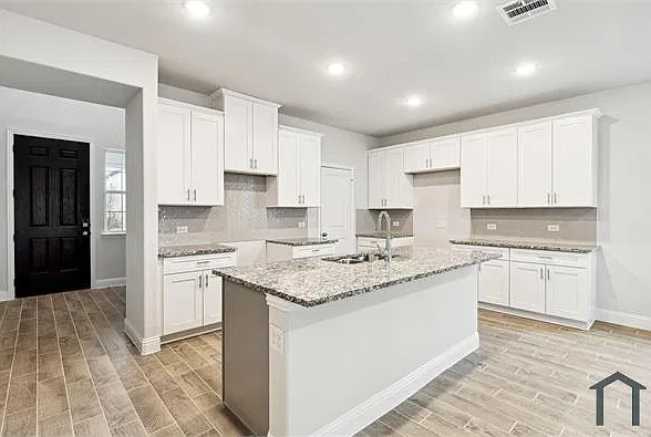 4 bed, 2658 sqft, $2,999 — Photo 2