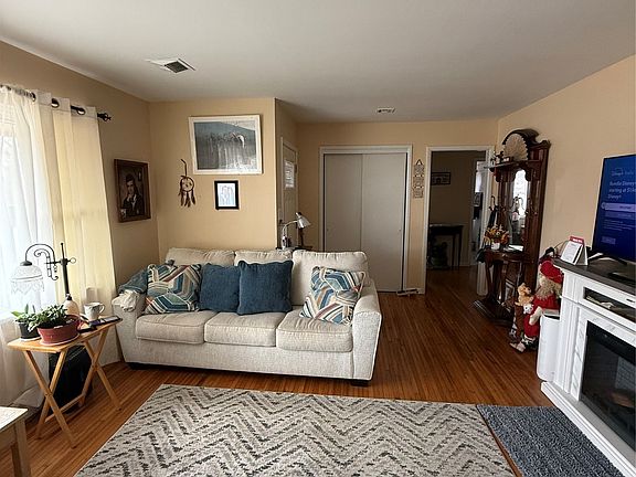 2nd image of 1217 E 9th St