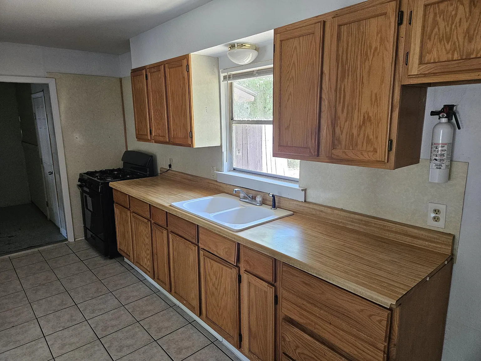 3 bed, 912 sqft, $1,300 — Photo 4