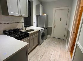 26 Thompson St