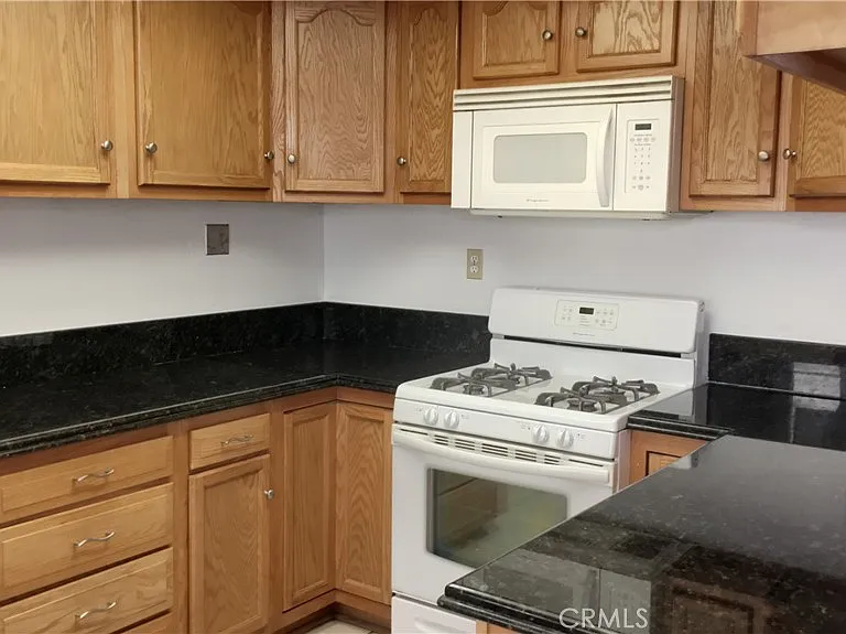 11027 Slater Ave — Photo 2