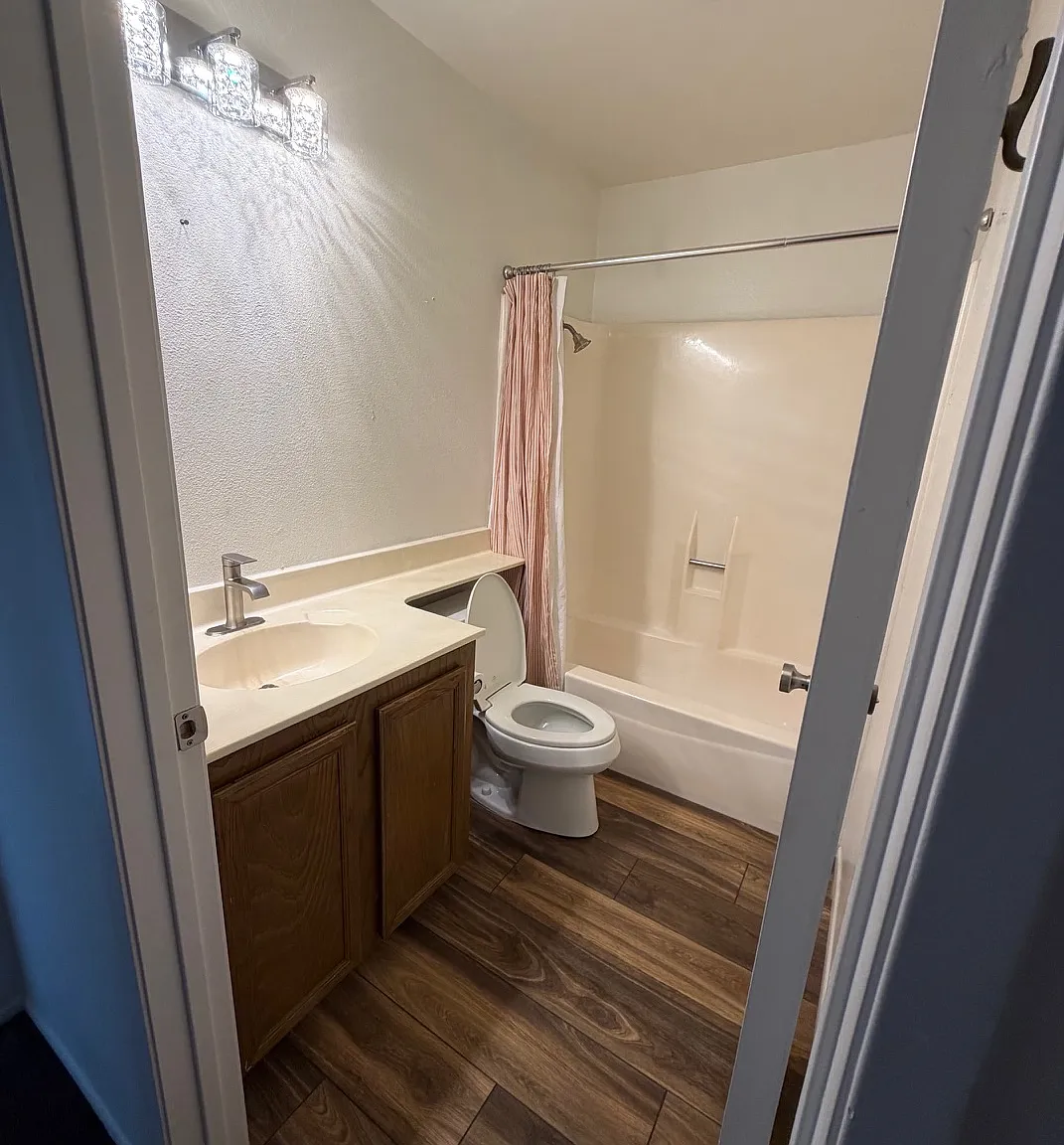 3 bed, 1527 sqft, $3,800 — Photo 3