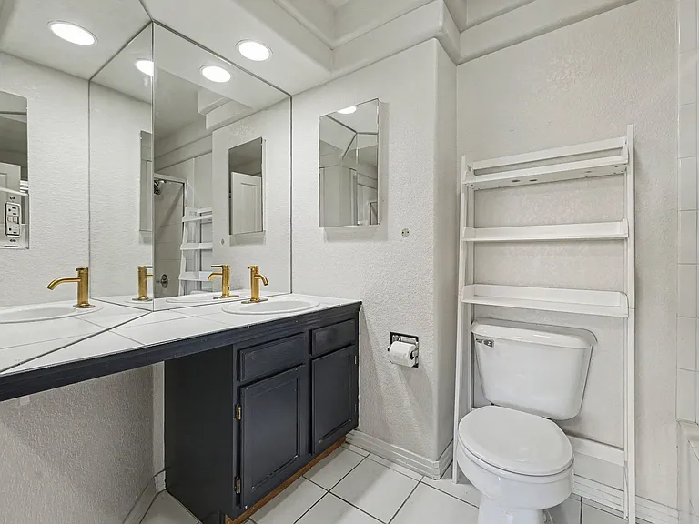 4594 E Kentucky Pl — Photo 15