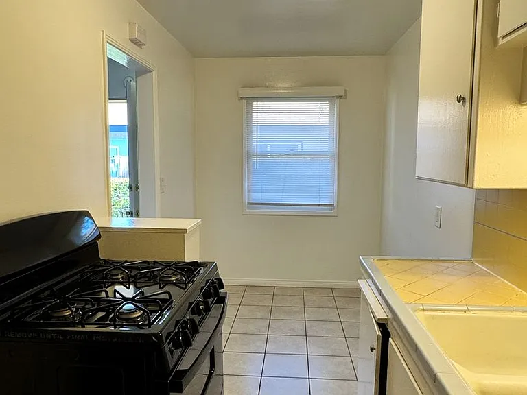 915 Freeman Ave. — Photo 8