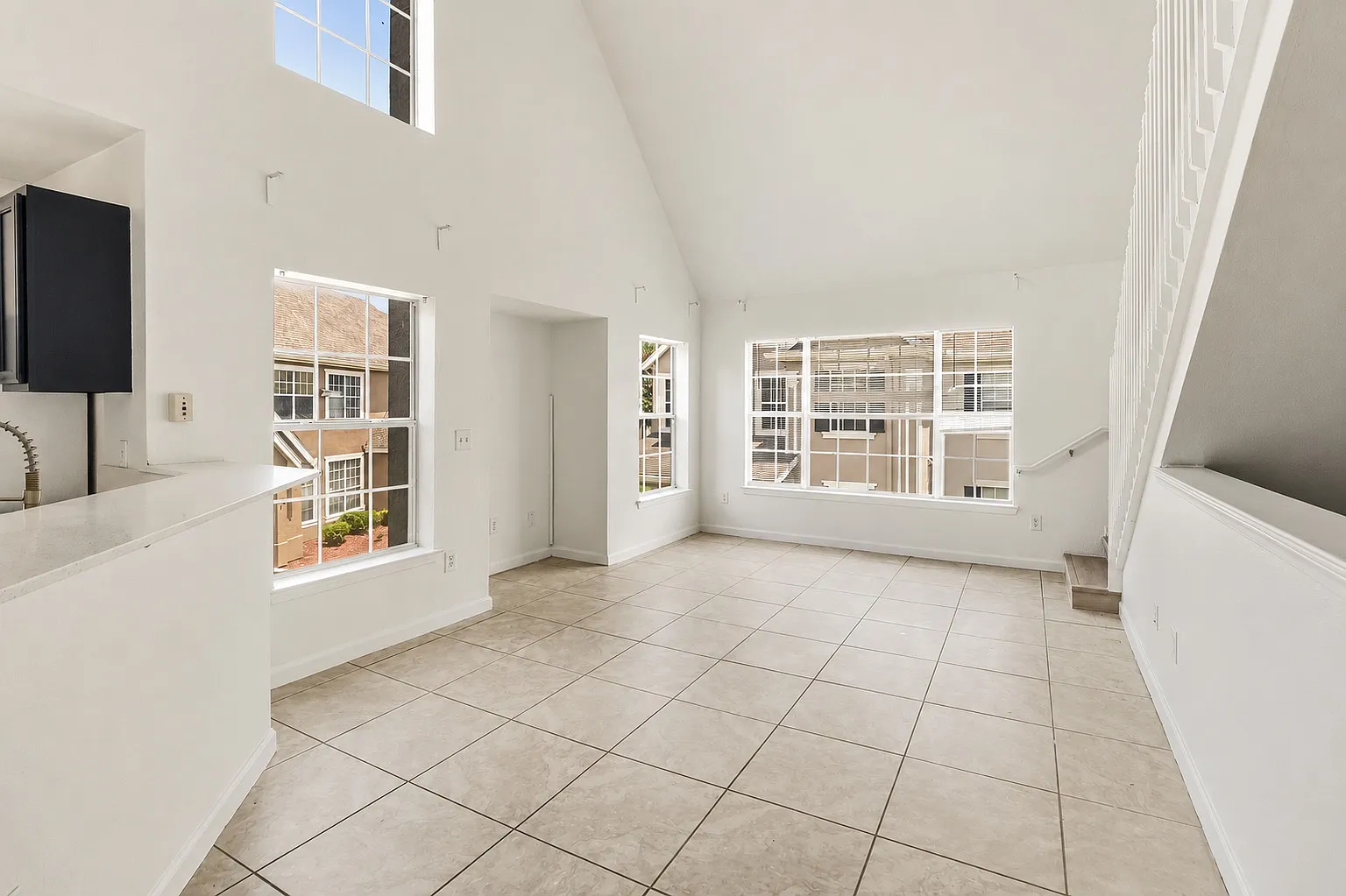 2 bed, 1255 sqft, $2,000 — Photo 3