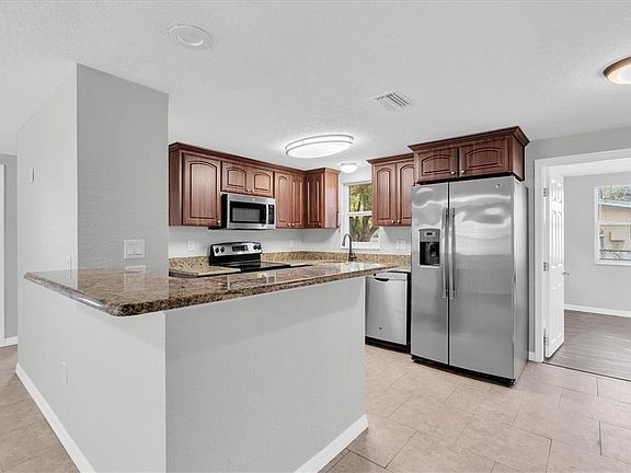 5th image of 7037 Green St