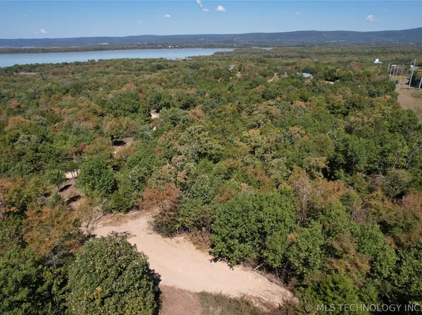 6 Sardis Acres Rd, Clayton, OK 74536