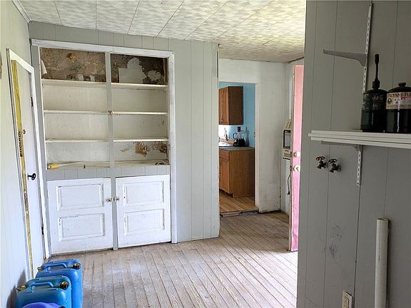 4th image of 723 Broadford Rd