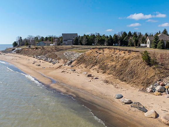 2nd image of 4480 Lakeshore Rd