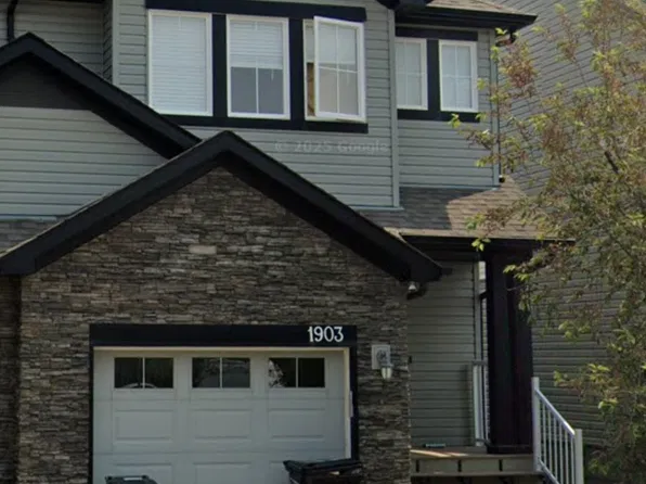 1903 28th St NW, Edmonton, AB T6T 0N5