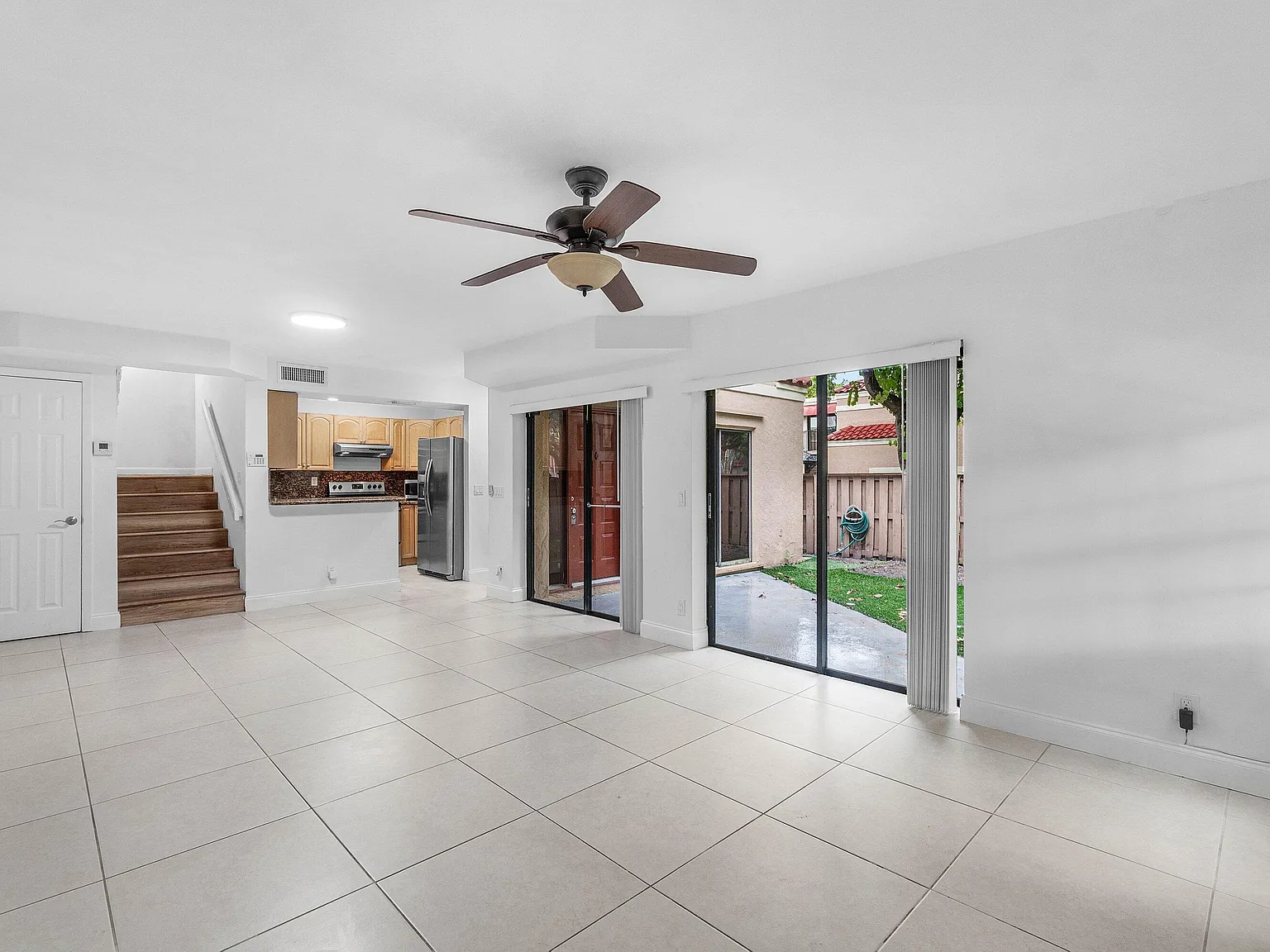 3 bed, 3.0 bath, 1364 sqft, $2,700 — Photo 3