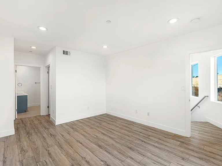 2414 S West View St — Photo 36