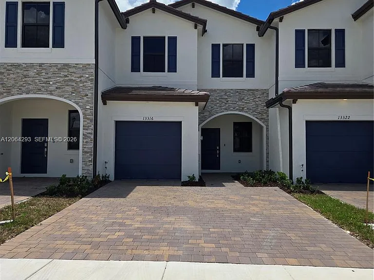 13316 SW 232nd Ter #13316 — Photo 2