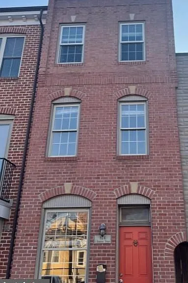 924 S Robinson St — Photo 2