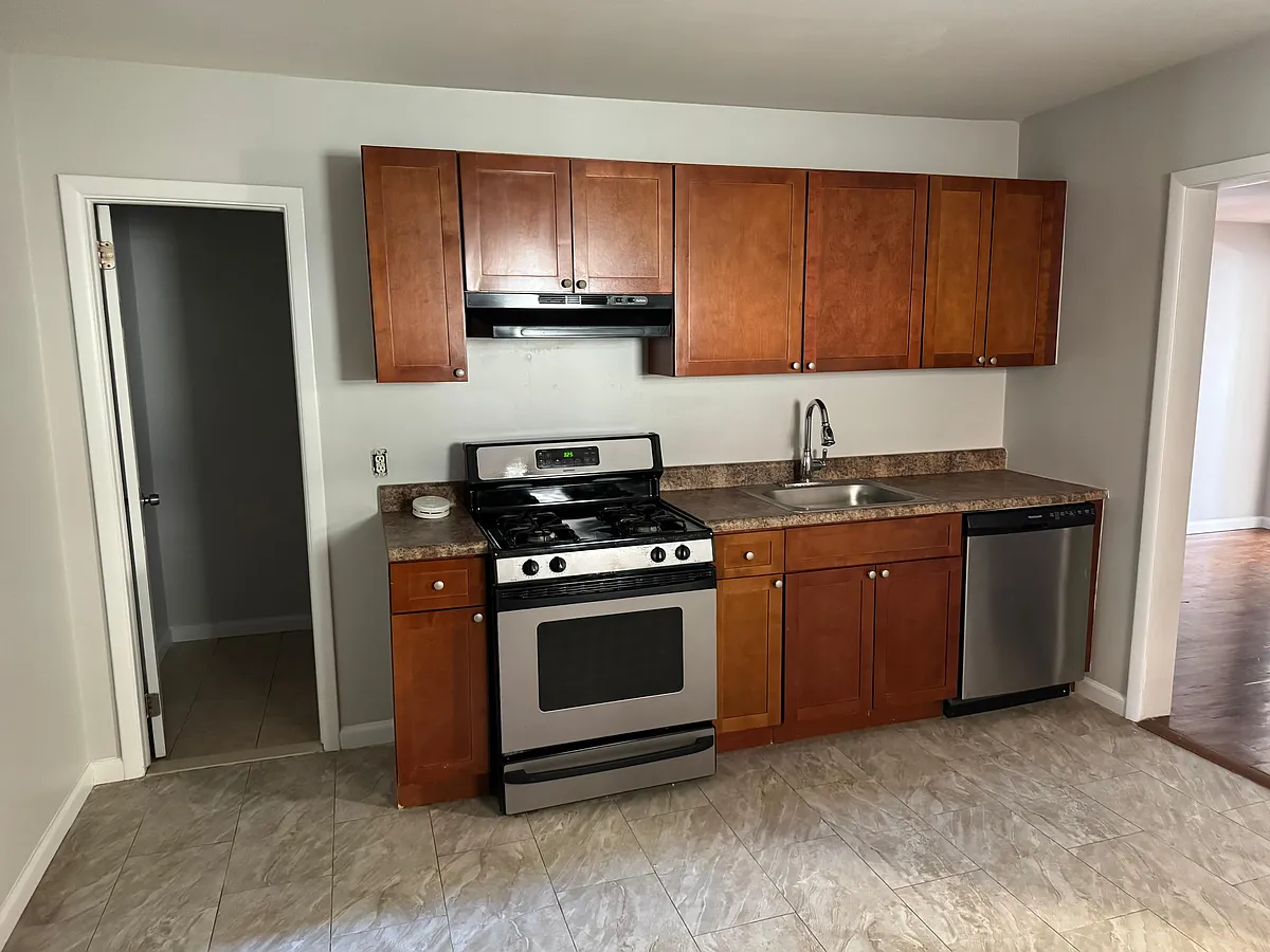Building Photo - 156 Chesnut St #2