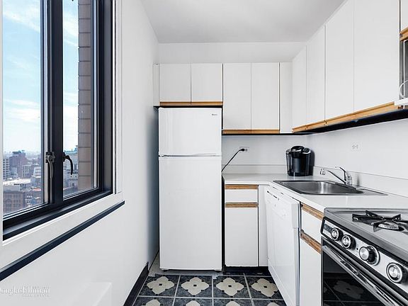 3rd image of 407 Park Ave S APT 15C