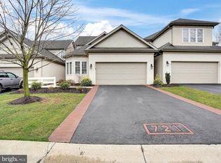 721 Woodfield Dr, Lititz, PA 17543