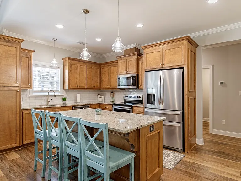4051 Gramercy Dr — Photo 9