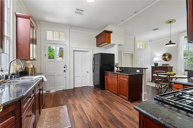2515 Laurel St — Photo 10