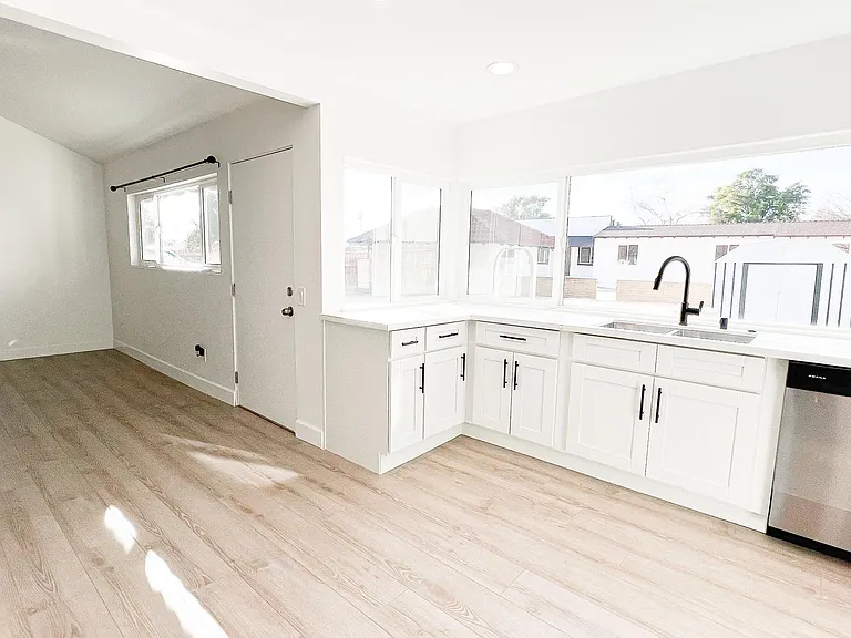 5759 Grand Ave — Photo 12