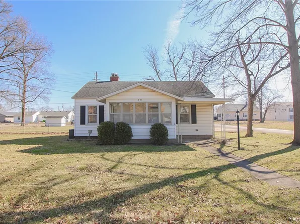 2019 10th St, Charleston, IL 61920