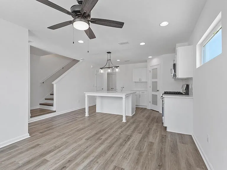 3675 Meadow Vista Ln — Photo 4