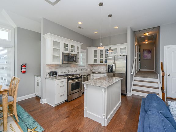 5th image of 215 18th St #2