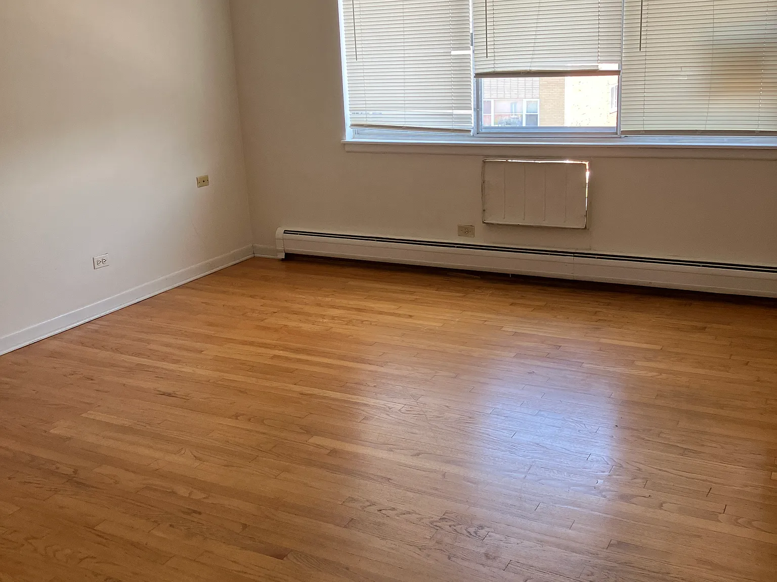 2 bed, 900 sqft, $1,400 — Photo 3