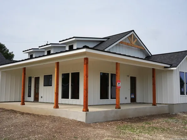 15837 Uvalde St, LaCoste, TX 78039