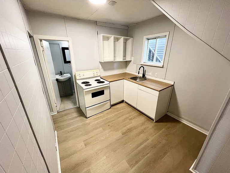 1011 Albert Rd #1 — Photo 5