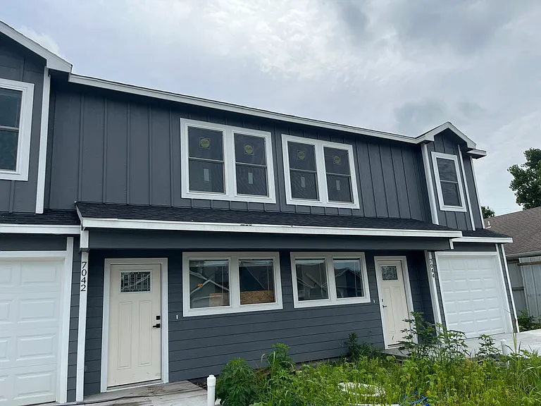 7042 SW Greenview Dr — Photo 1