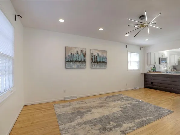 5509 W 97th St, Overland Park, KS 66207